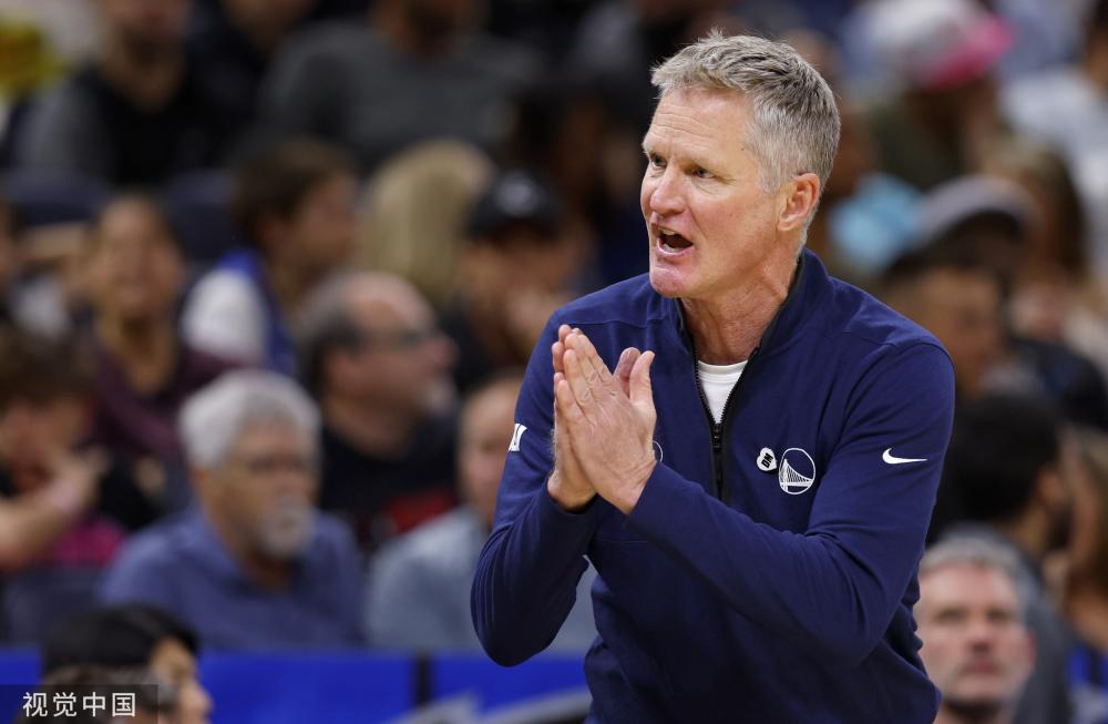 而里夫斯正 而里夫斯正