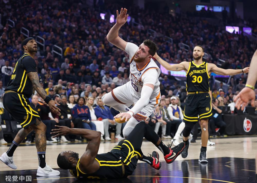 球迷们纷纷 球迷们纷纷